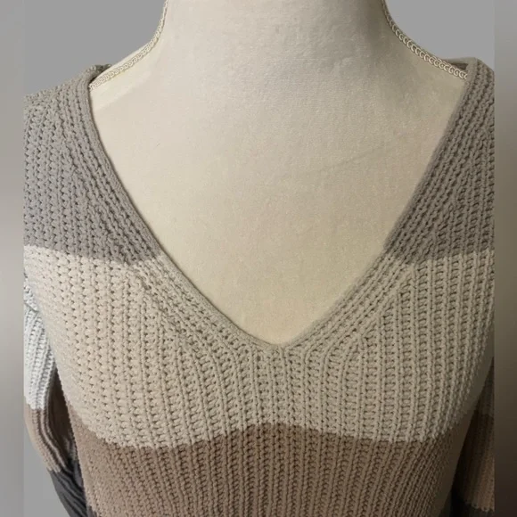 Love By Design Neutral Stripe V-Neck Sweater Size M - Picture 2 of 8